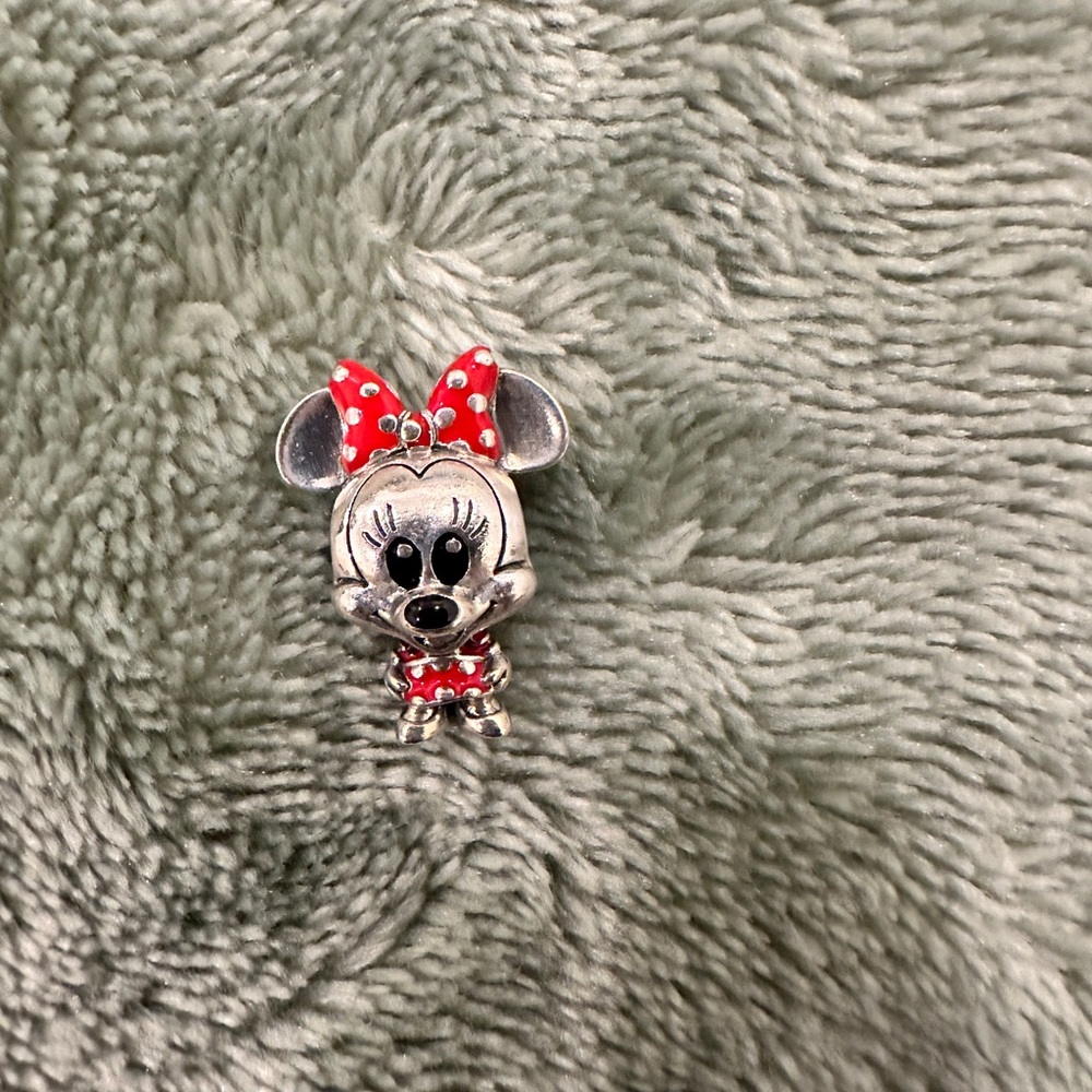 Pandora Minnie Mouse charm